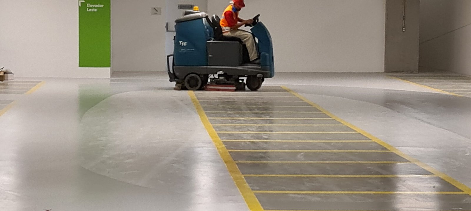 Leia mais sobre o artigo Tinta para piso industrial em Pari Centro-SP